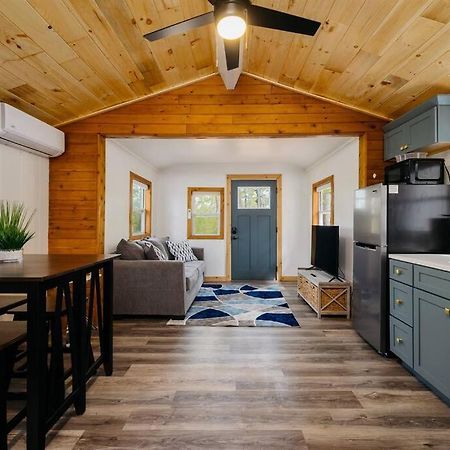 Cozy Cottage On Arbutus Lake مدينة ترافيرز المظهر الخارجي الصورة