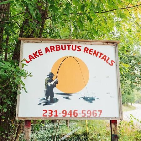 Cozy Cottage On Arbutus Lake مدينة ترافيرز المظهر الخارجي الصورة