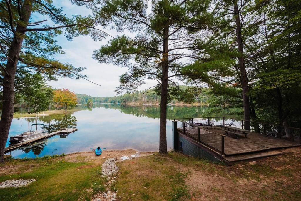 Cozy Cottage On Arbutus Lake مدينة ترافيرز المظهر الخارجي الصورة