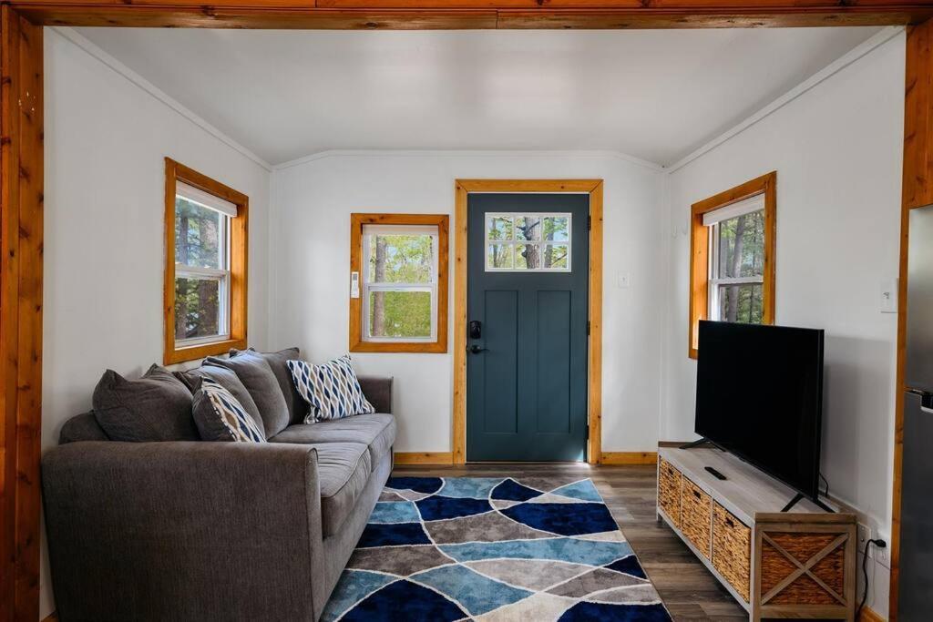 Cozy Cottage On Arbutus Lake مدينة ترافيرز المظهر الخارجي الصورة